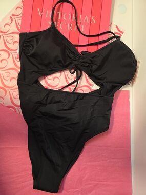 Victoria's Secret NWT Black Cutout One-Piece Swimsuit